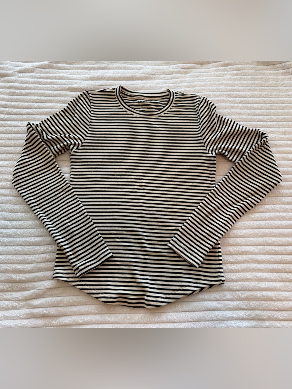 American Eagle Outfitters Black and White Striped Long-Sleeve Tee